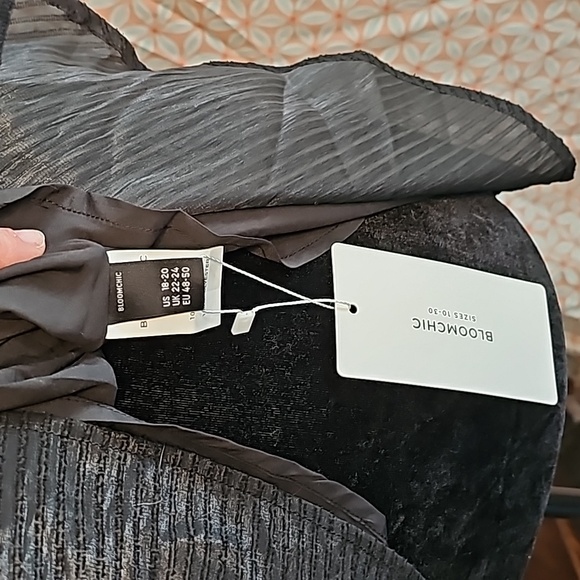 NWT Bloomchic 18/20 peplum black top with removable belt - Picture 5 of 7